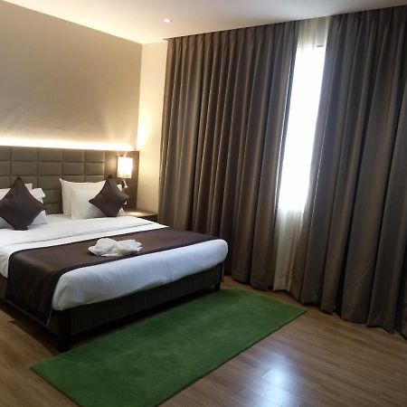 Lynq Aero Hotel Kalkutta Kültér fotó