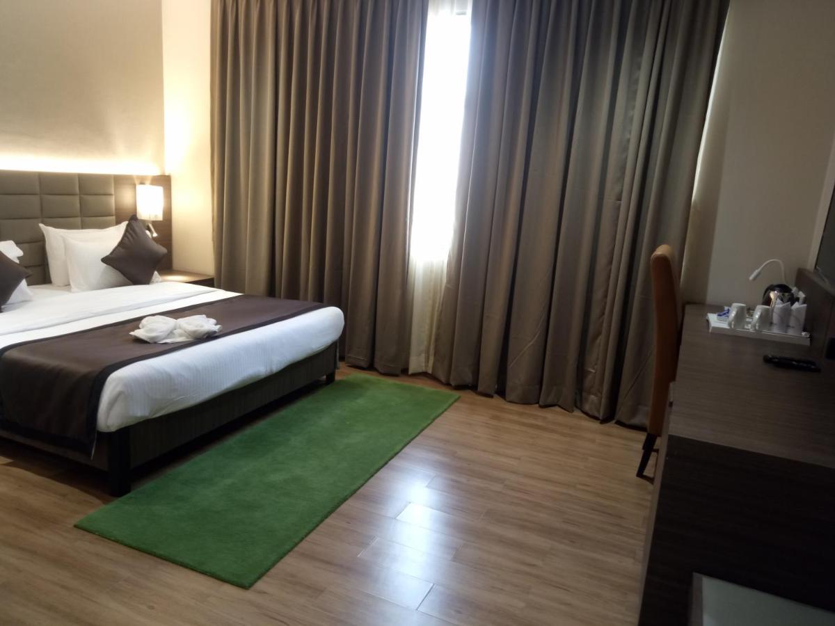 Lynq Aero Hotel Kalkutta Kültér fotó